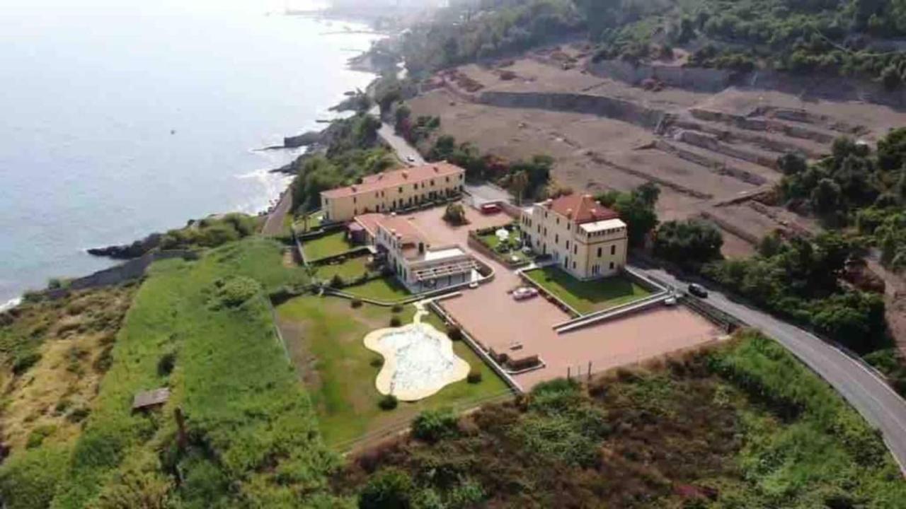 Incanto sul mare con enorme terrazza e piscina Cervo Esterno foto